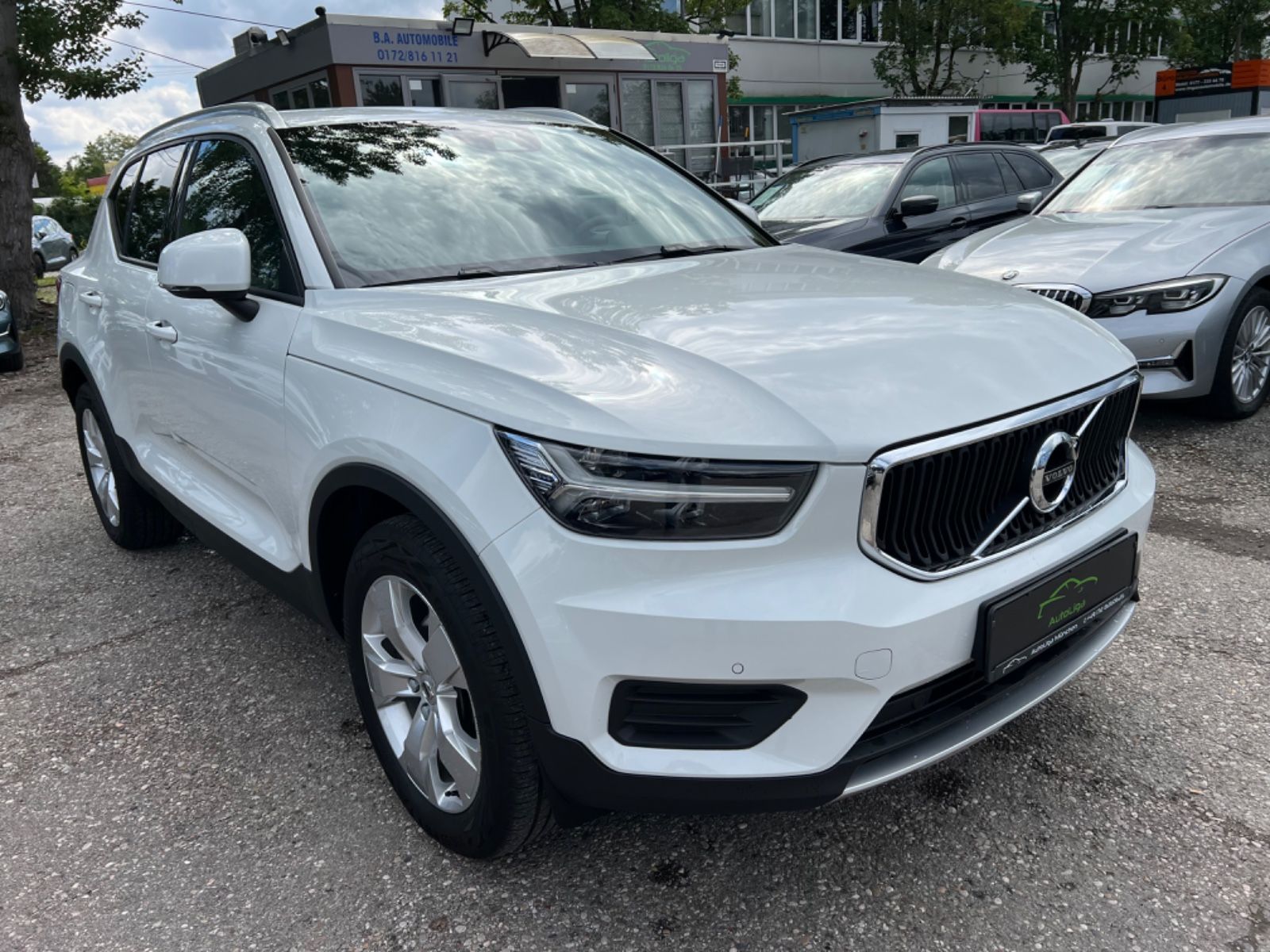 Volvo XC40 T3 Momentum Pro - Samsaru's Car Outlet
