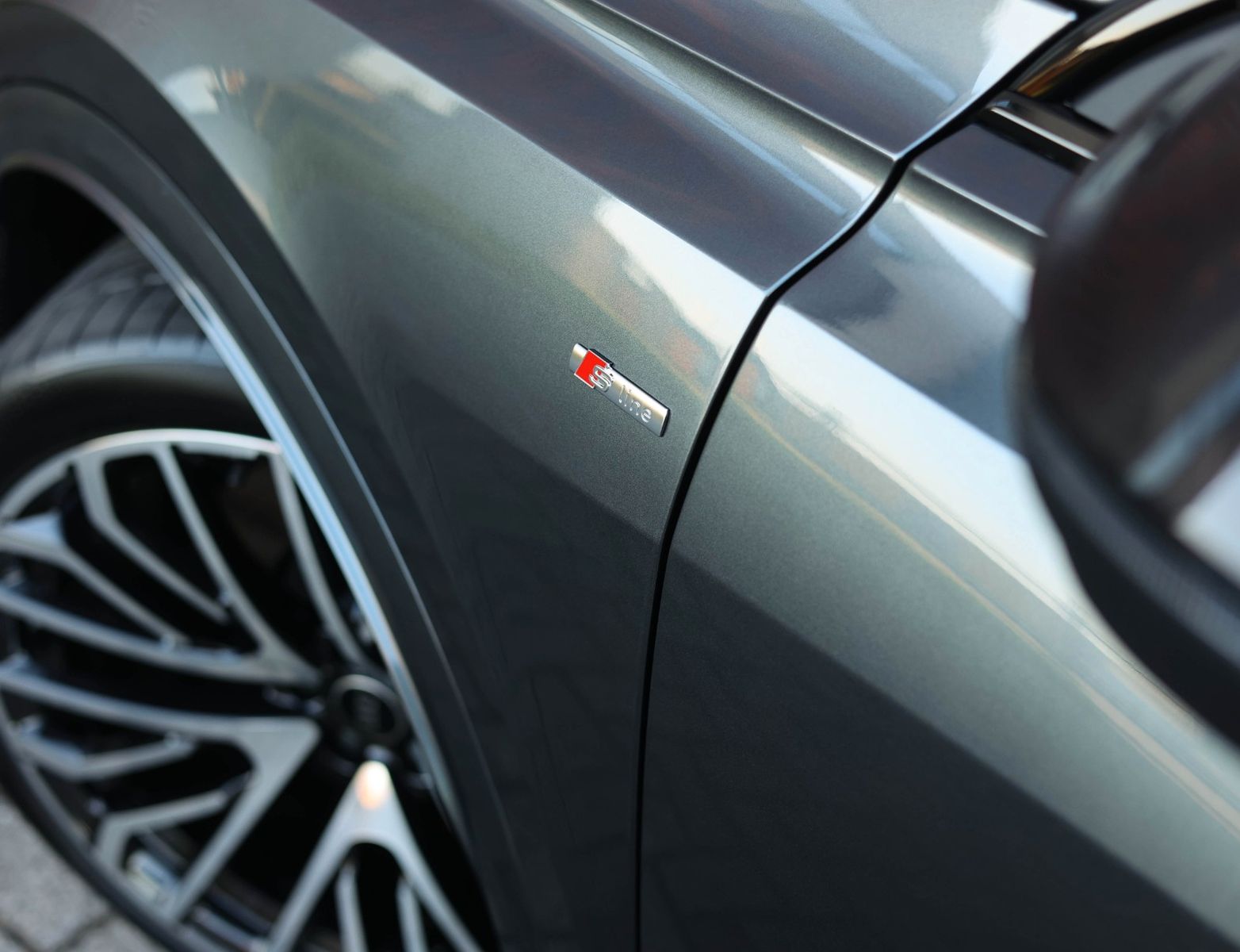 Audi Q8 60 TFSIe Quattro Advanced - Samsaru's Car Outlet