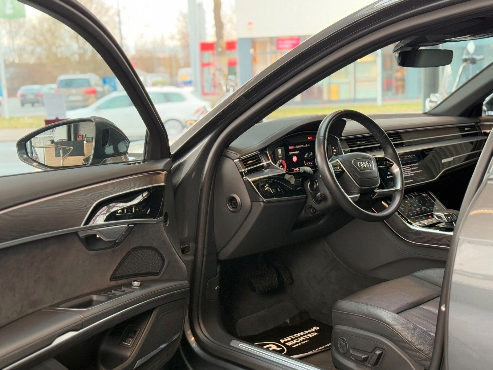 Audi A8 55 TFSI quattro S-Line - Samsaru's Car Outlet
