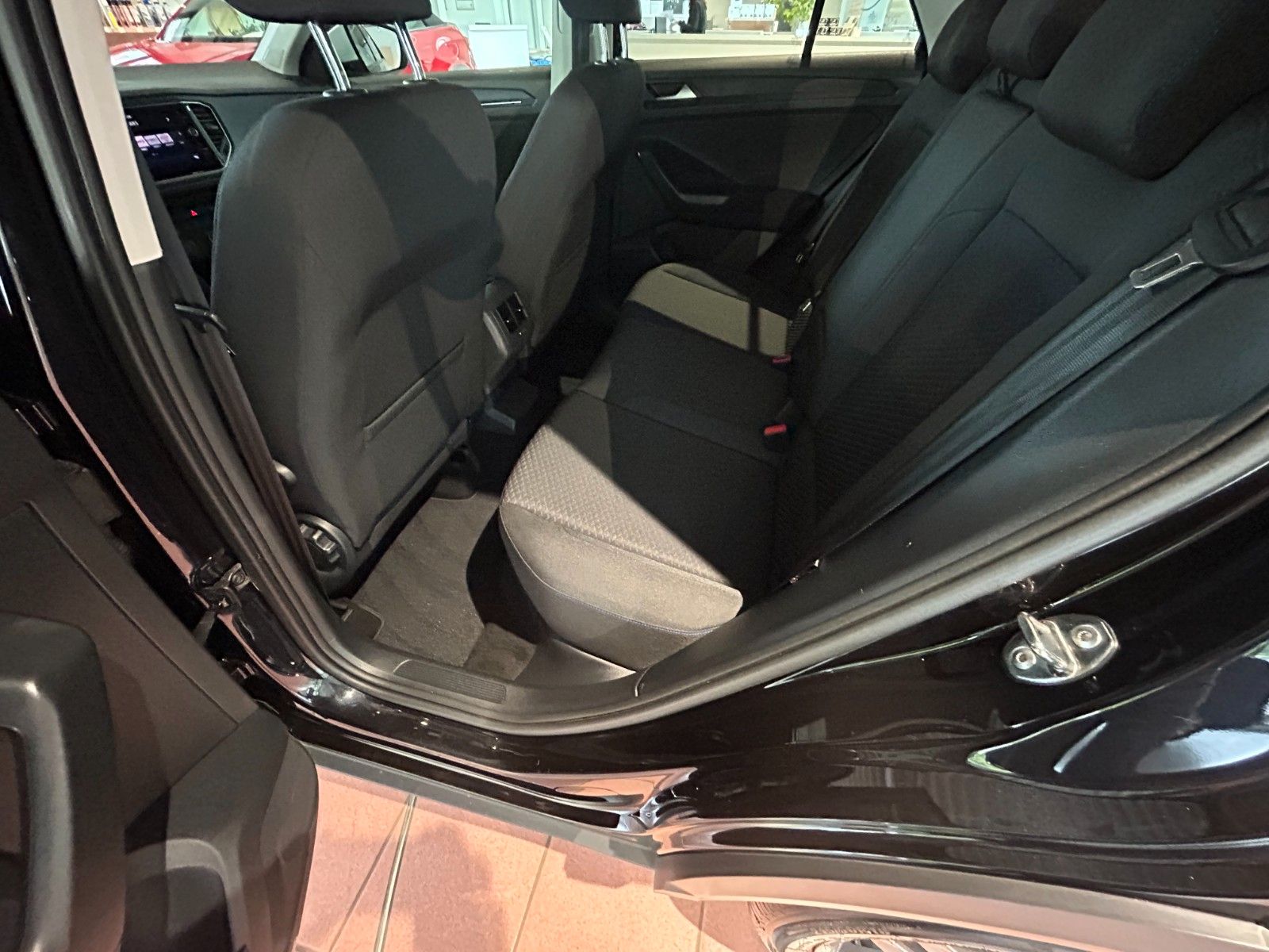 Volkswagen T-ROC 1.5 TSI United - Samsaru's Car Outlet