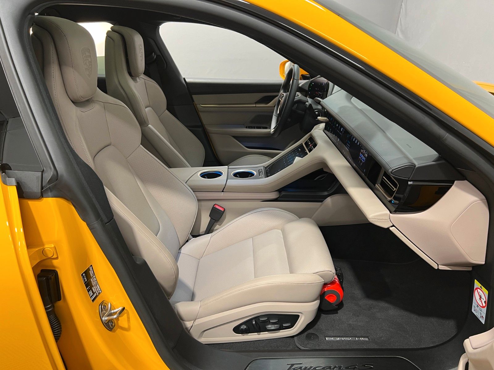 Porsche Taycan Cross Turismo 4S