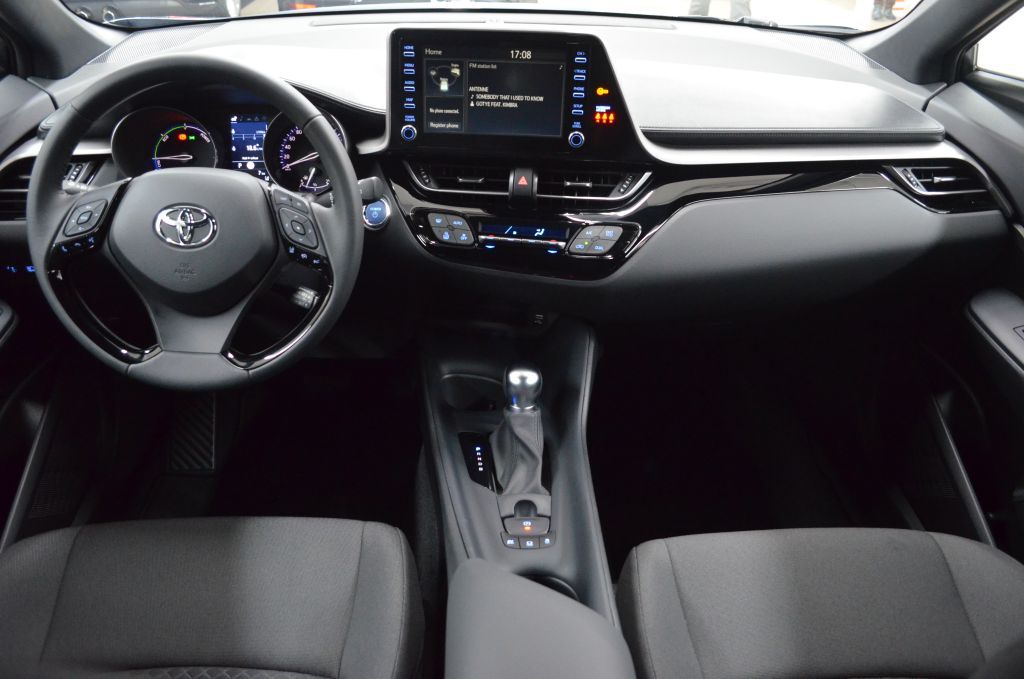 Toyota C-HR 1.8 Hybrid Flow+ - Samsaru's Car Outlet