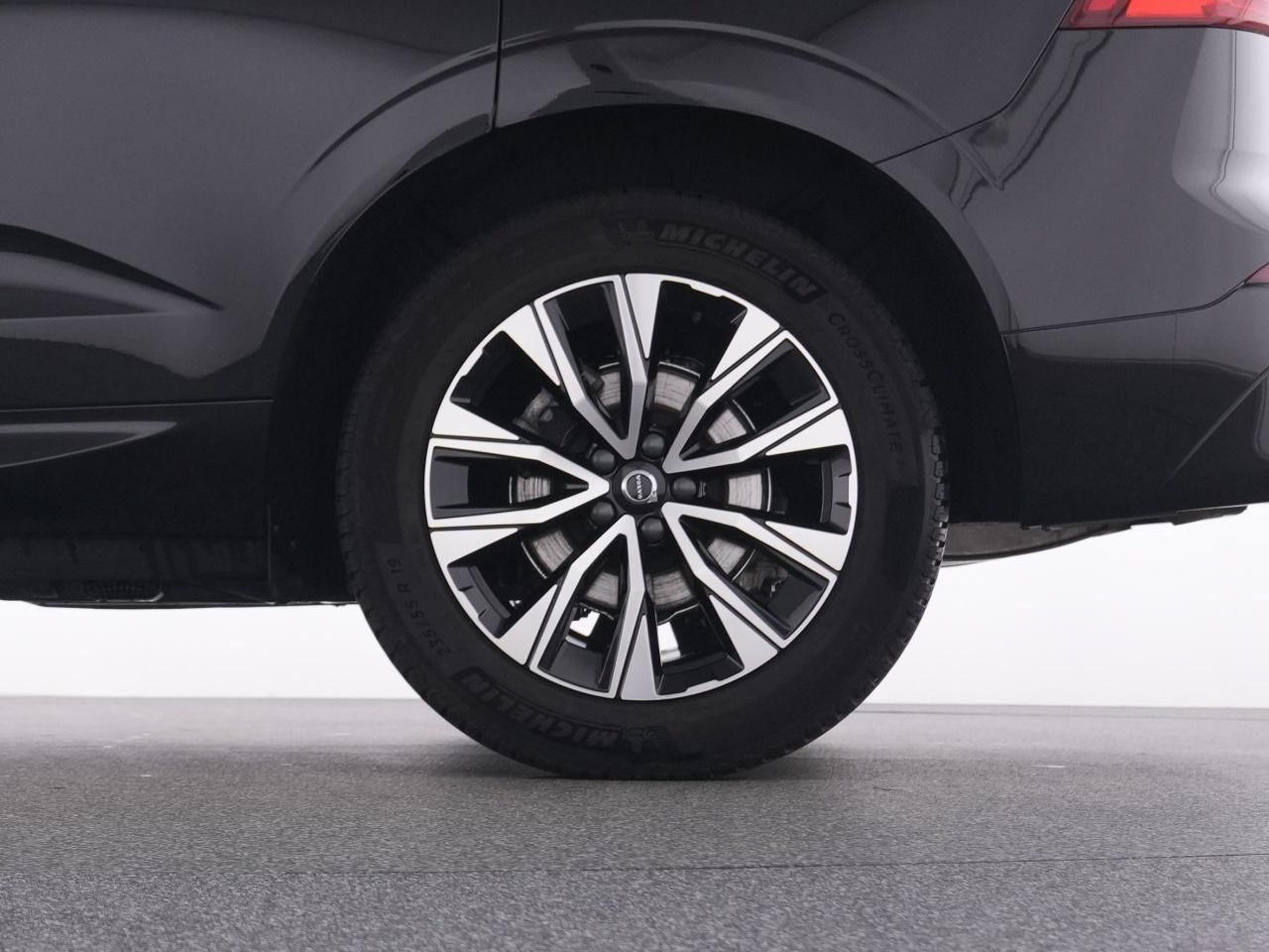 Volvo XC60 B5 AWD PLUS DARK AHK+H&KSOUND+PANO+MEMORY+