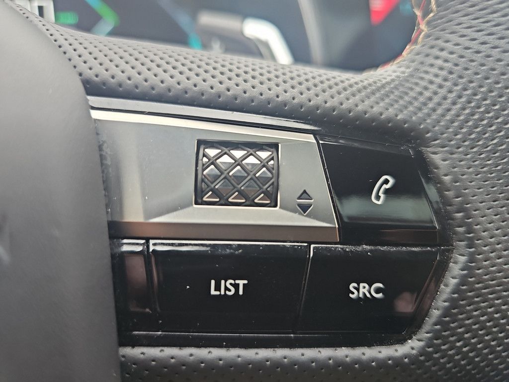 DS Automobiles DS 7 Crossback E-Tense 225 Performance Line +