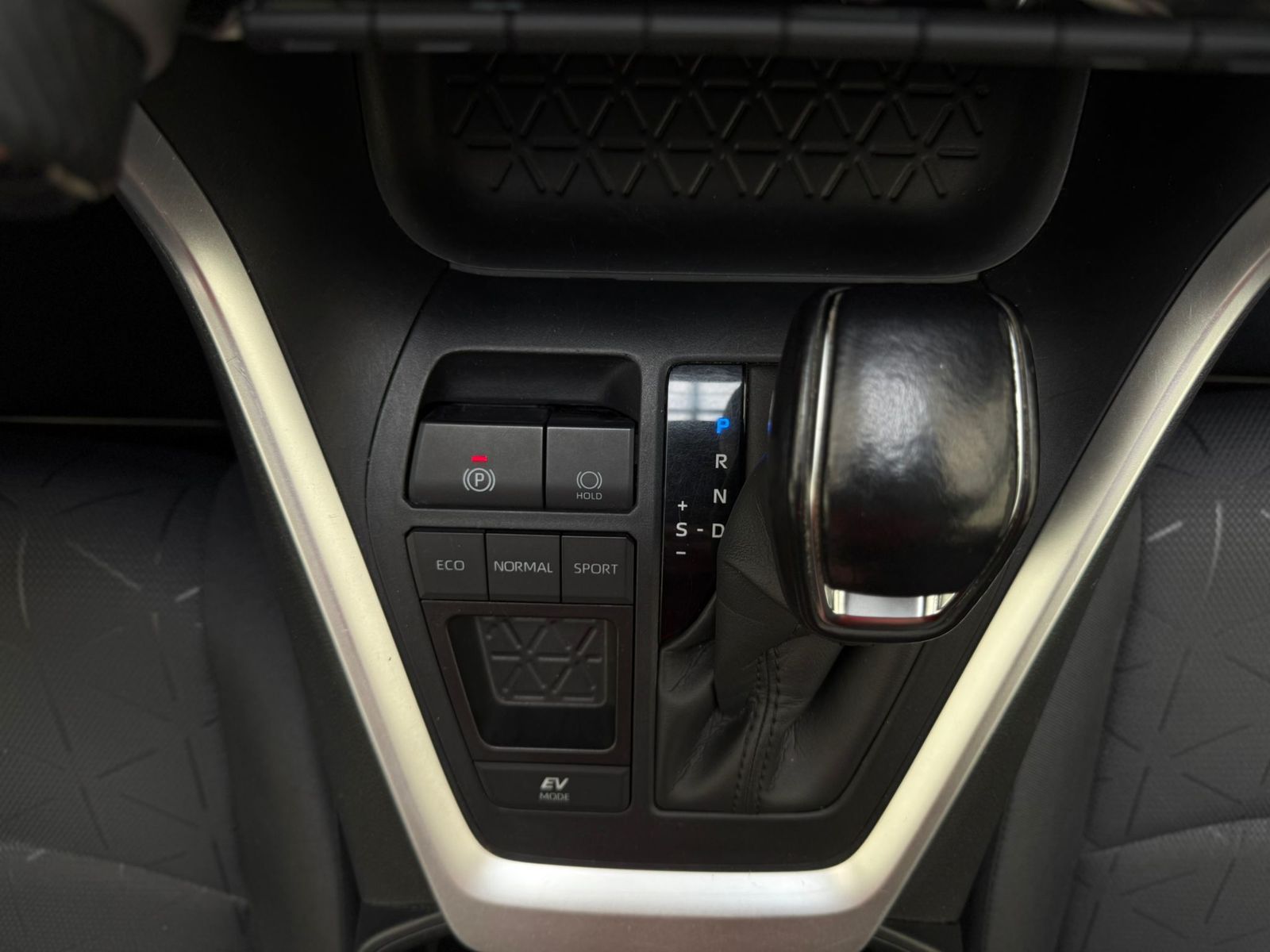 Toyota RAV4 2.5 VVT-i Hybrid 4x2 - Samsaru's Car Outlet