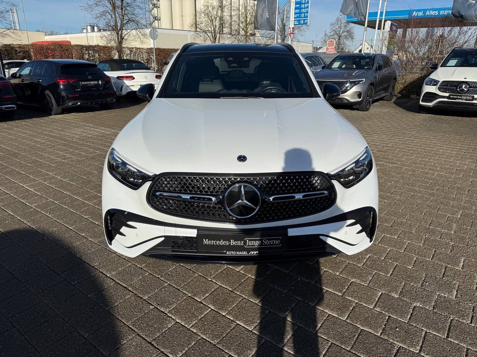 Mercedes-Benz GLC 300 d AMG Premium+Pano*HUD+DISTR*AHK*Burm3D*