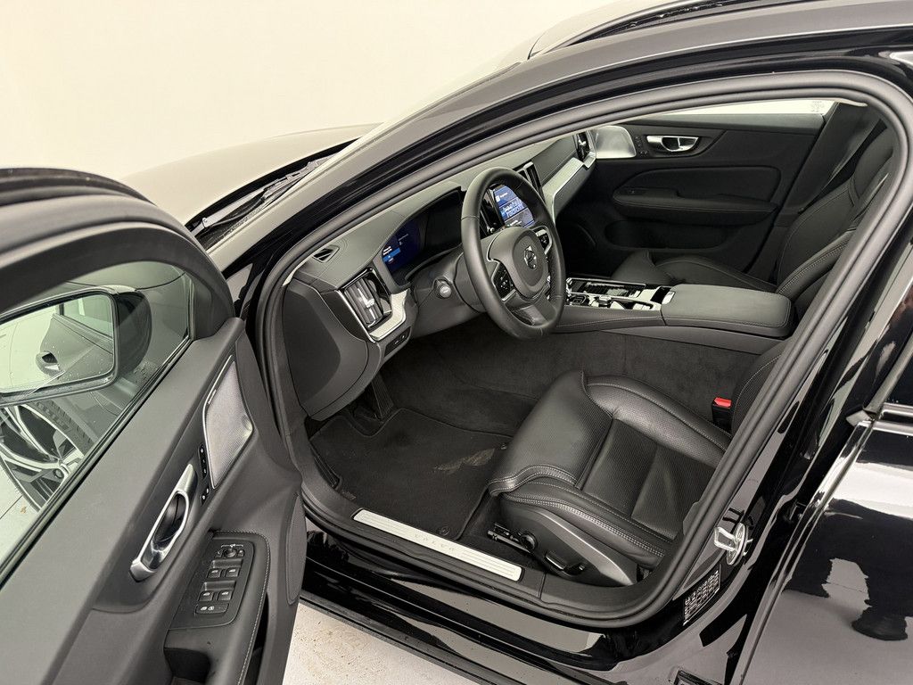 Volvo V60 T6 Ultra Dark Recharge Plug-In Hybrid AWD
