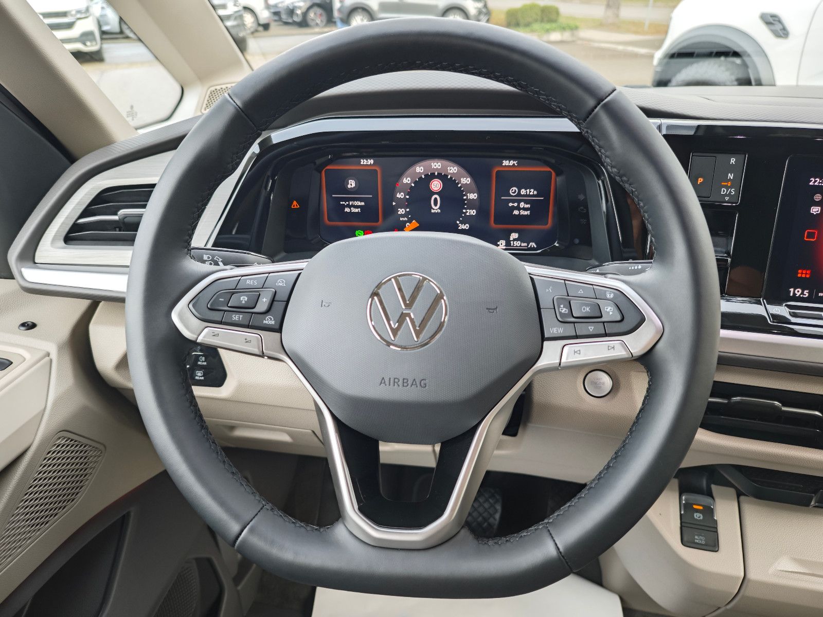 Volkswagen T7 Multivan Life - Samsaru's Car Outlet
