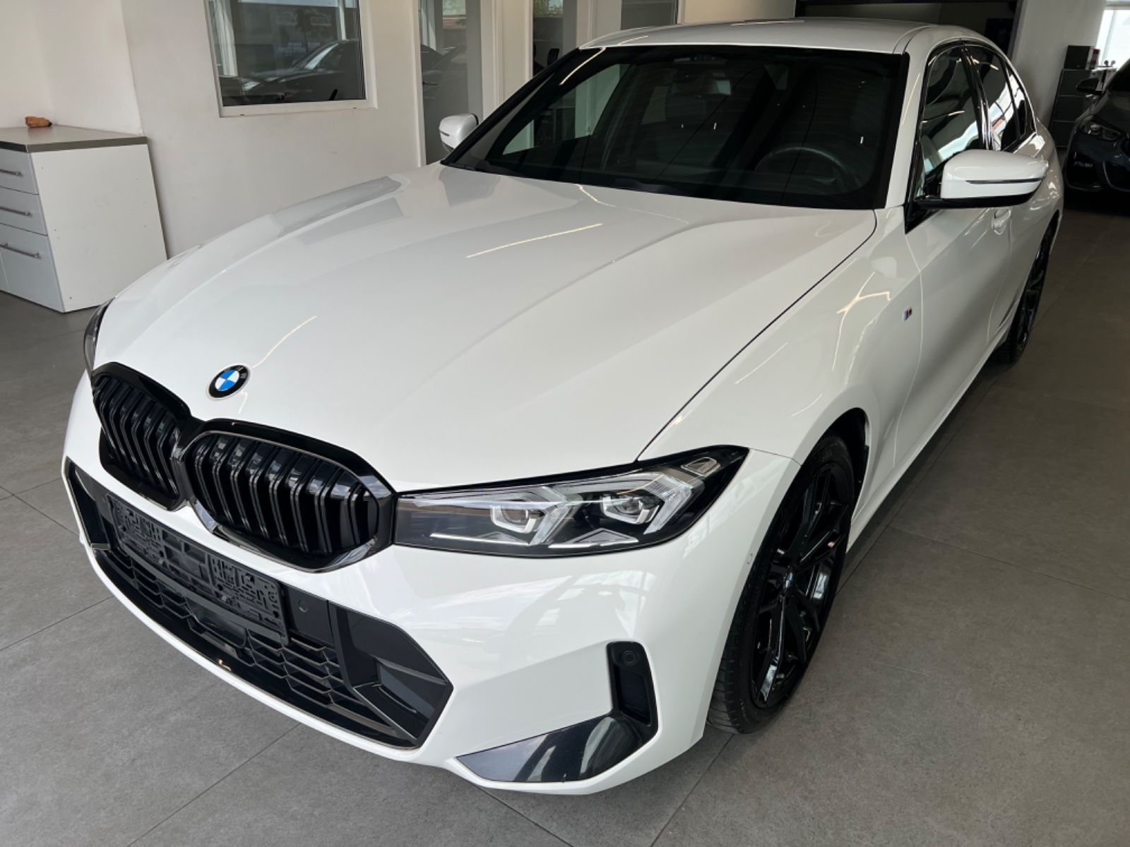 BMW 320 d xDrive M Sport - Samsaru's Car Outlet