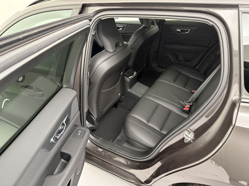 Volvo V60 T6 Plus Dark Recharge Plug-In Hybrid AWD LED