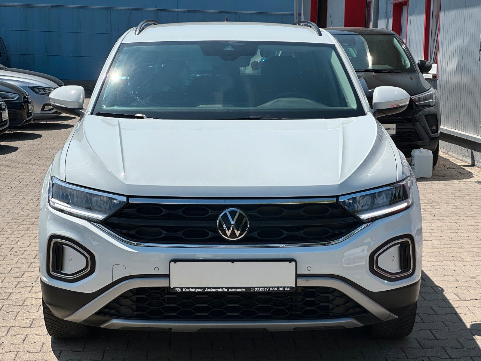 Volkswagen T-Roc Life - Samsaru's Car Outlet
