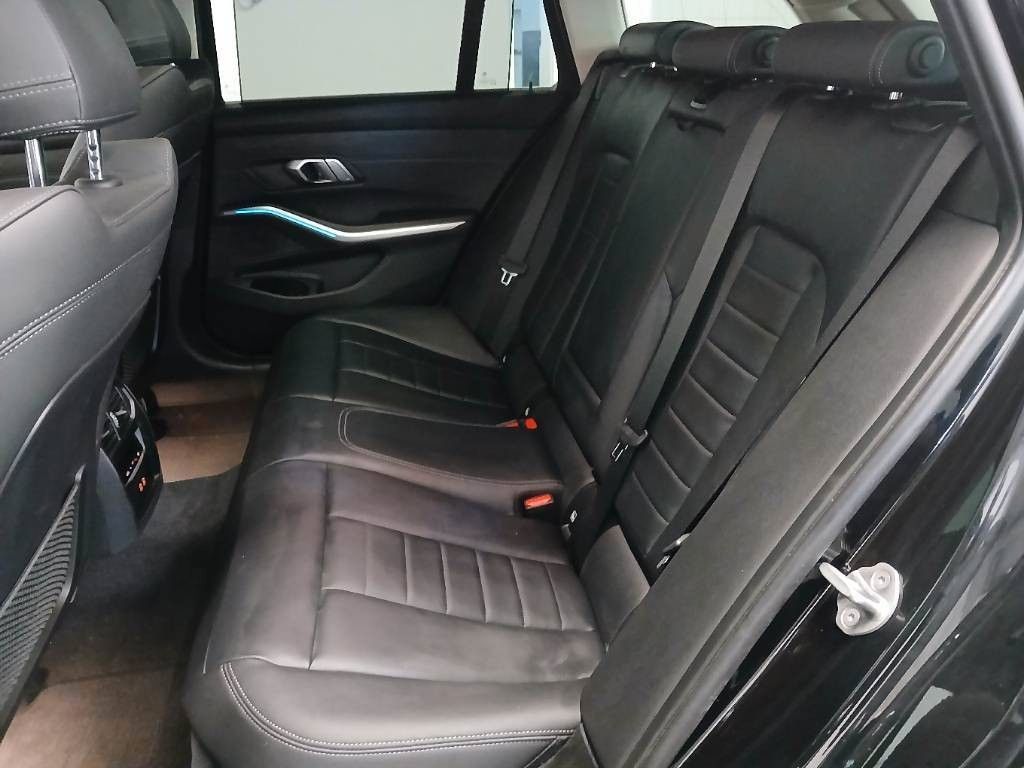 BMW 320d Touring xDrive - Samsaru's Car Outlet