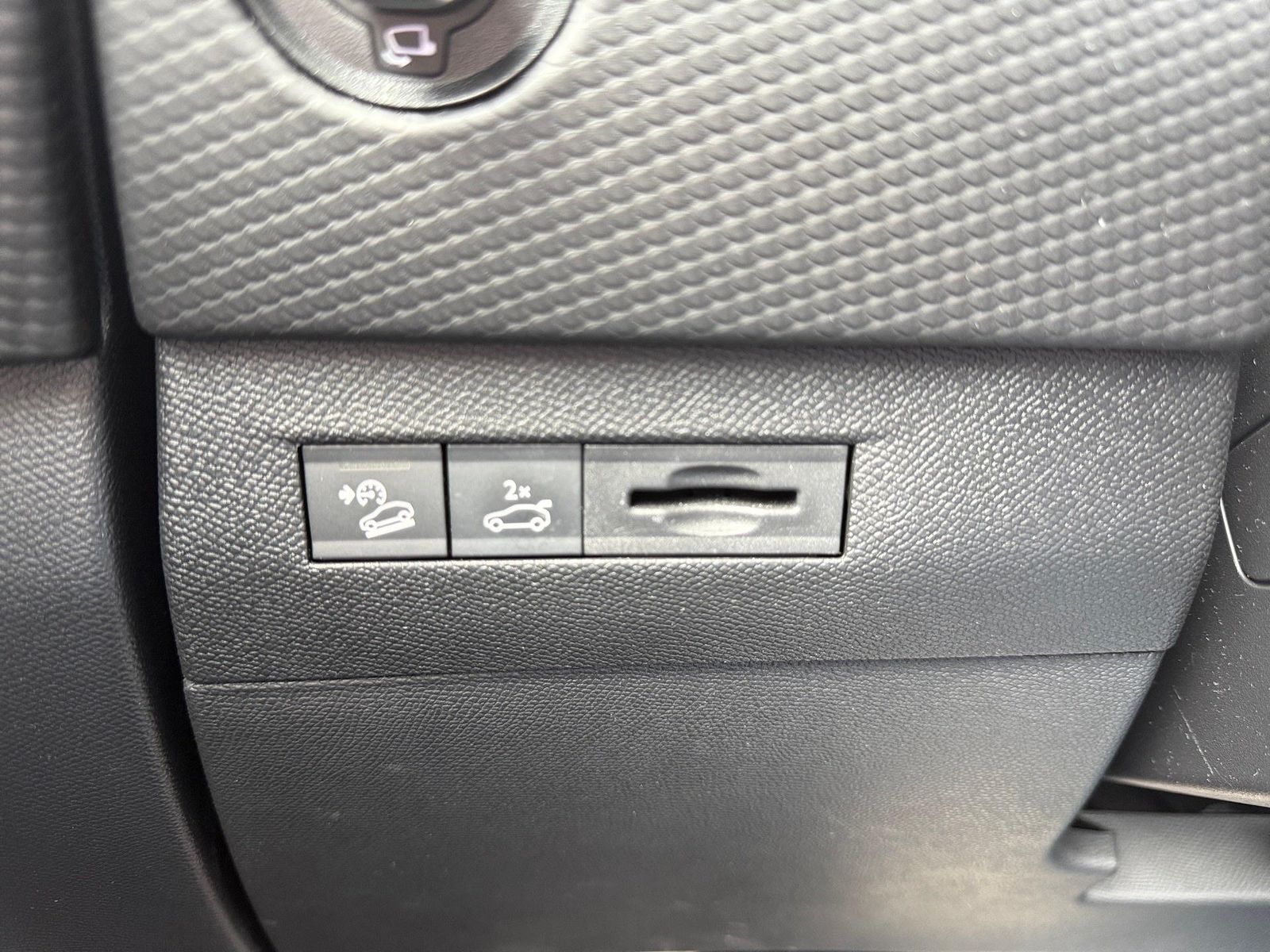 DS Automobiles DS4 CROSS TROCADERO BHDI 130 MATIX LED,NAVIGATIO