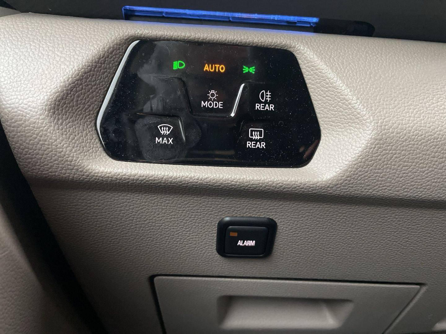 Volkswagen T7 Multivan 2.0 TDI DSG - Samsaru's Car Outlet