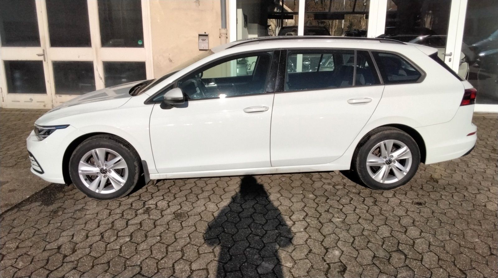 Volkswagen Golf VIII Variant 1.5 TSi - Samsaru's Car Outlet
