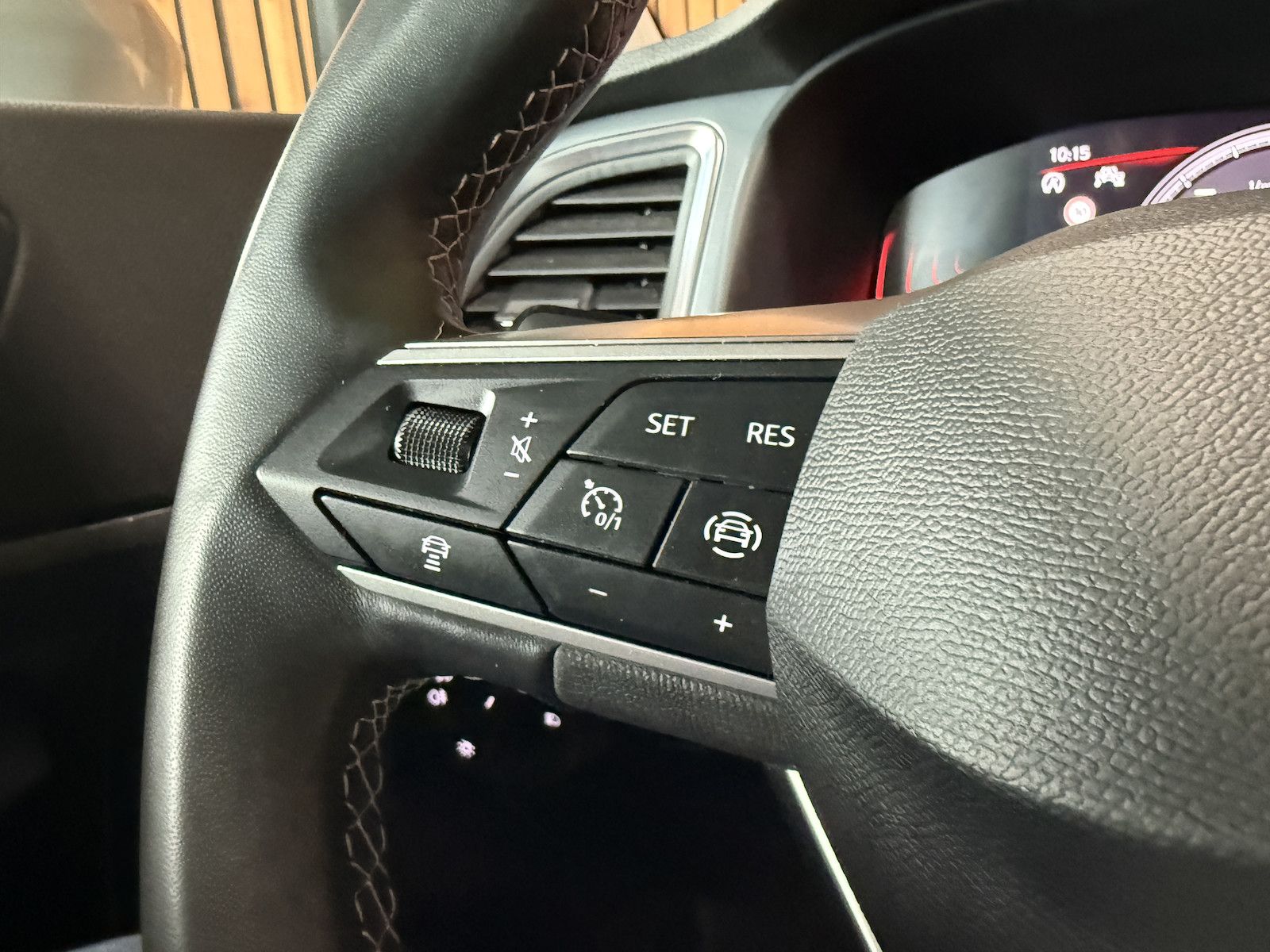 Seat Ateca 2,0 TDI DSG Navi*LED*Kam*Virtual*AHK*Beats