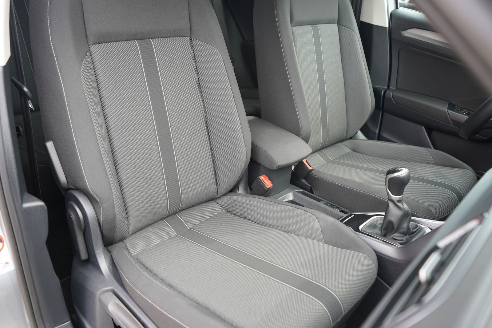 Volkswagen T-Roc 1.0 TSI Life - Samsaru's Car Outlet