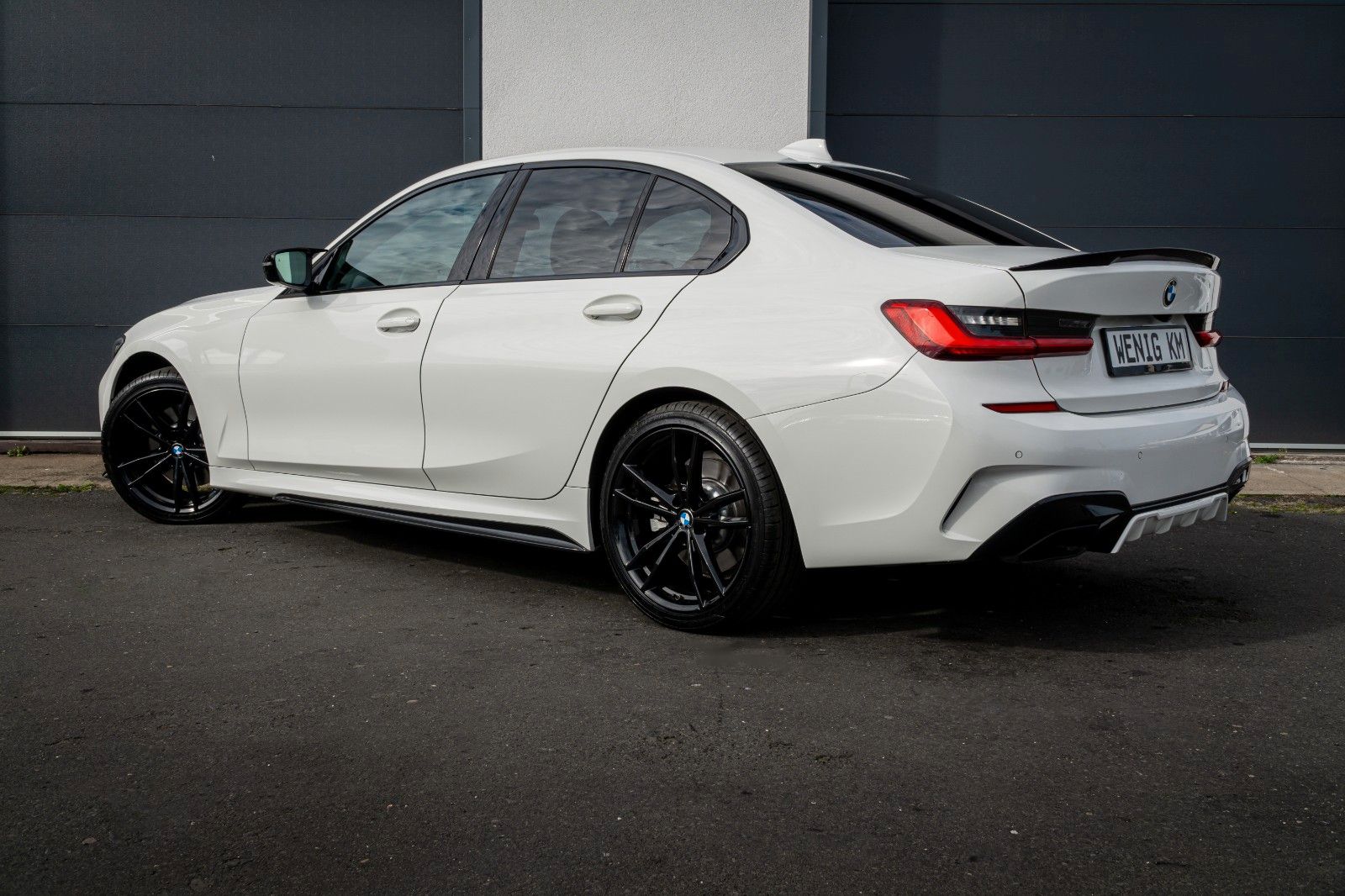 BMW 330i MSport - Samsaru's Car Outlet