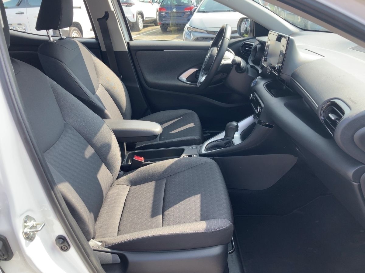 Toyota Yaris 1.5 Dual-VVT-iE Hybrid - Samsaru's Car Outlet
