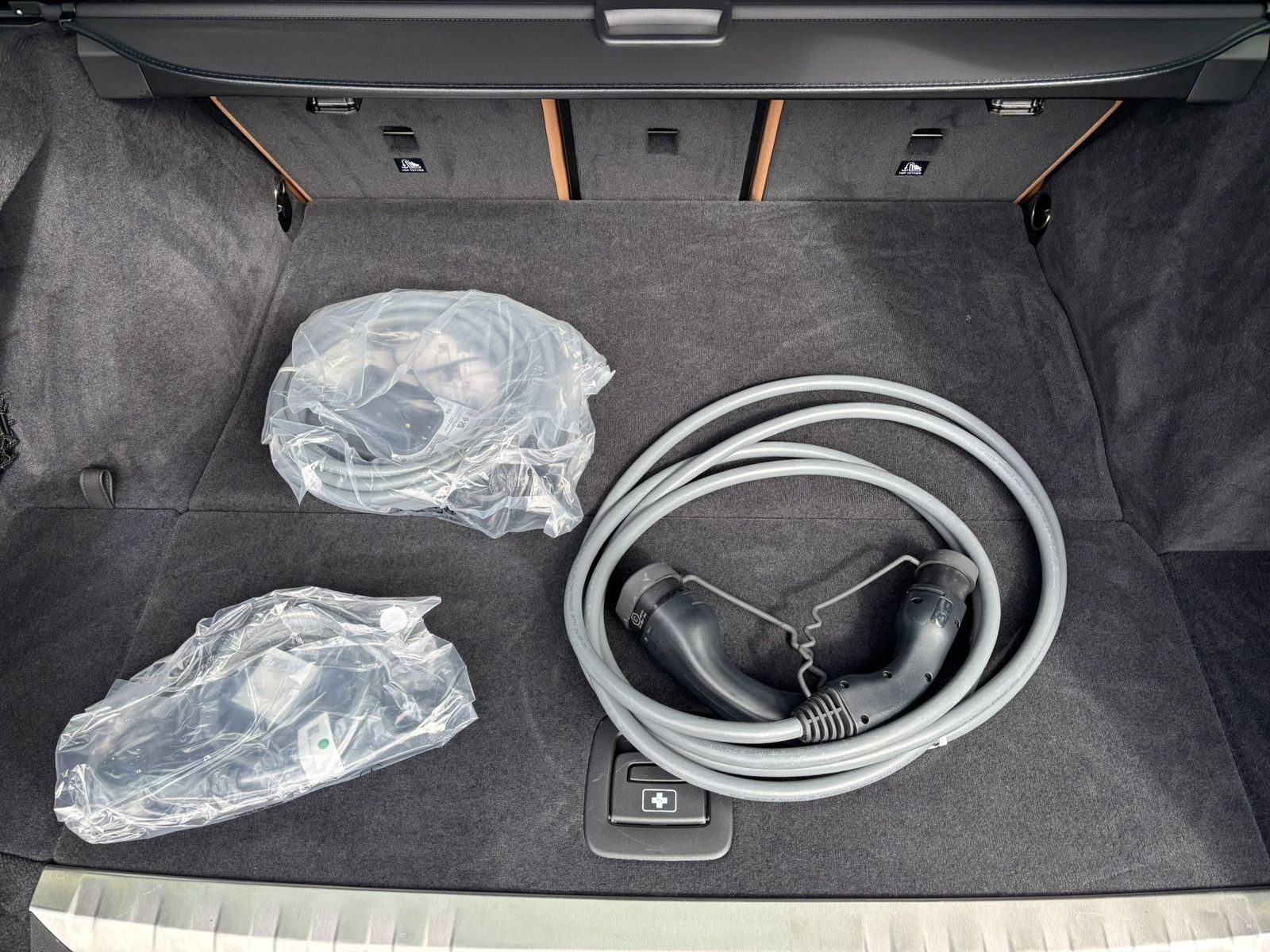 BMW 330e xDrive TOURING M SPORT AHK PANO AKUSTIK  E-