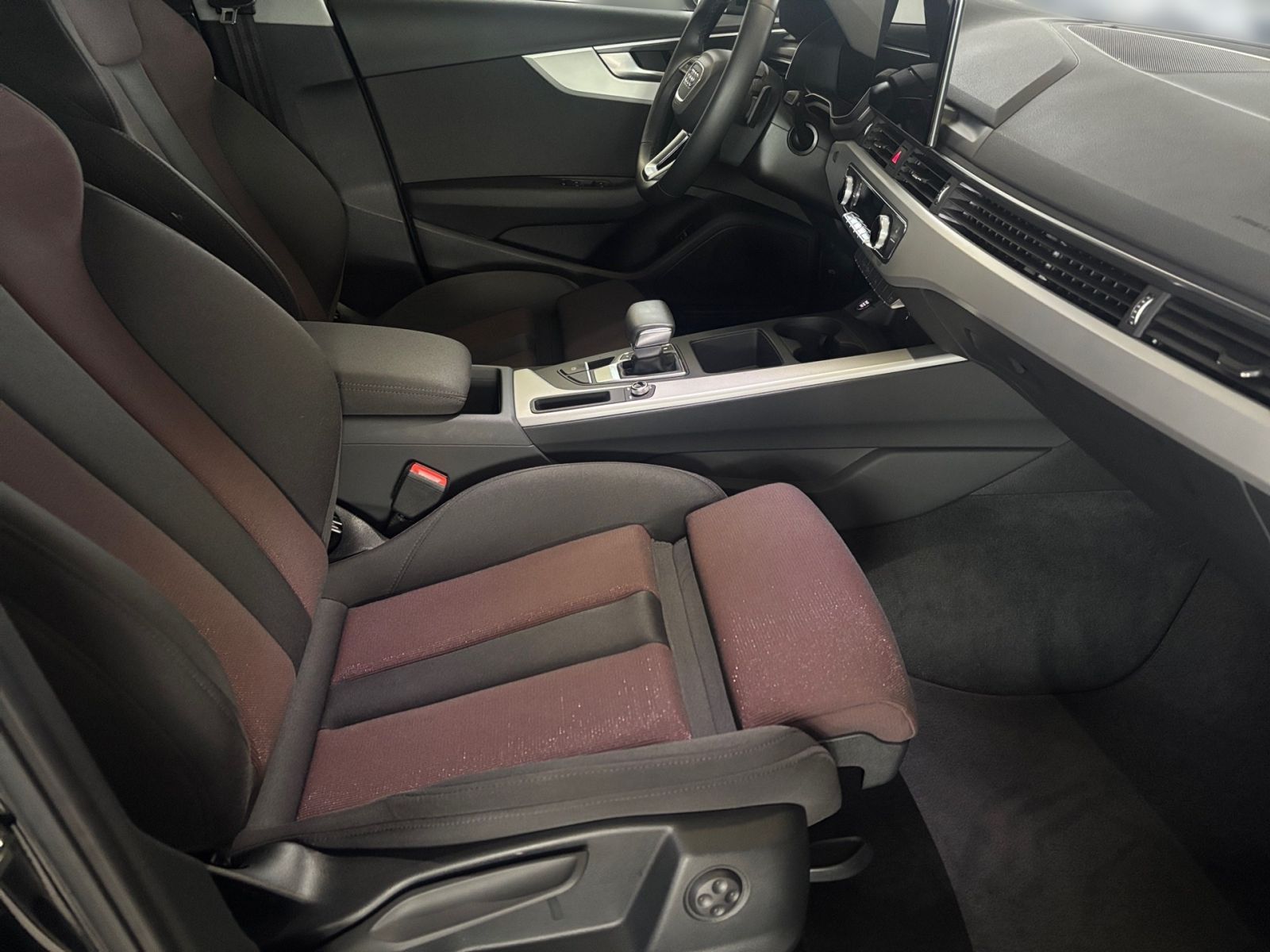 Audi A4 Avant 35 2.0 TDI S tronic - Samsaru's Car Outlet