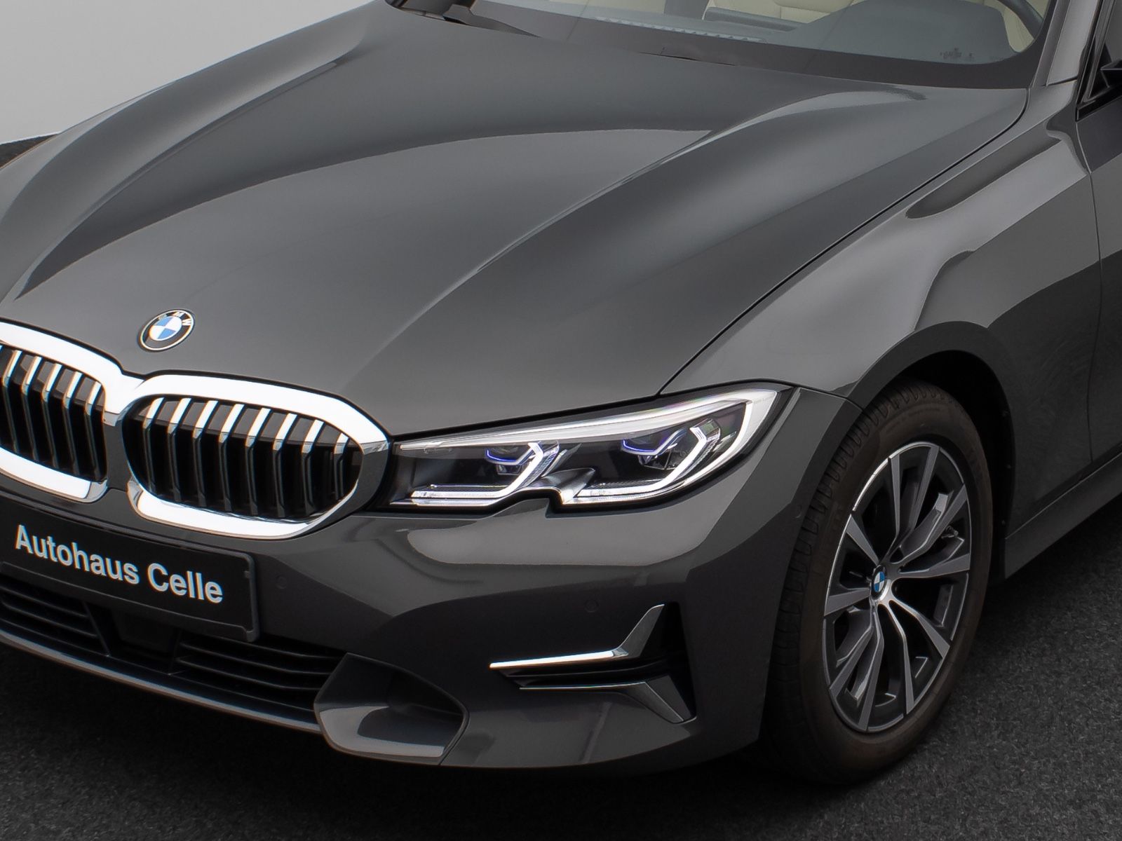 BMW 320d xD Luxury Line - Samsaru's Car Outlet
