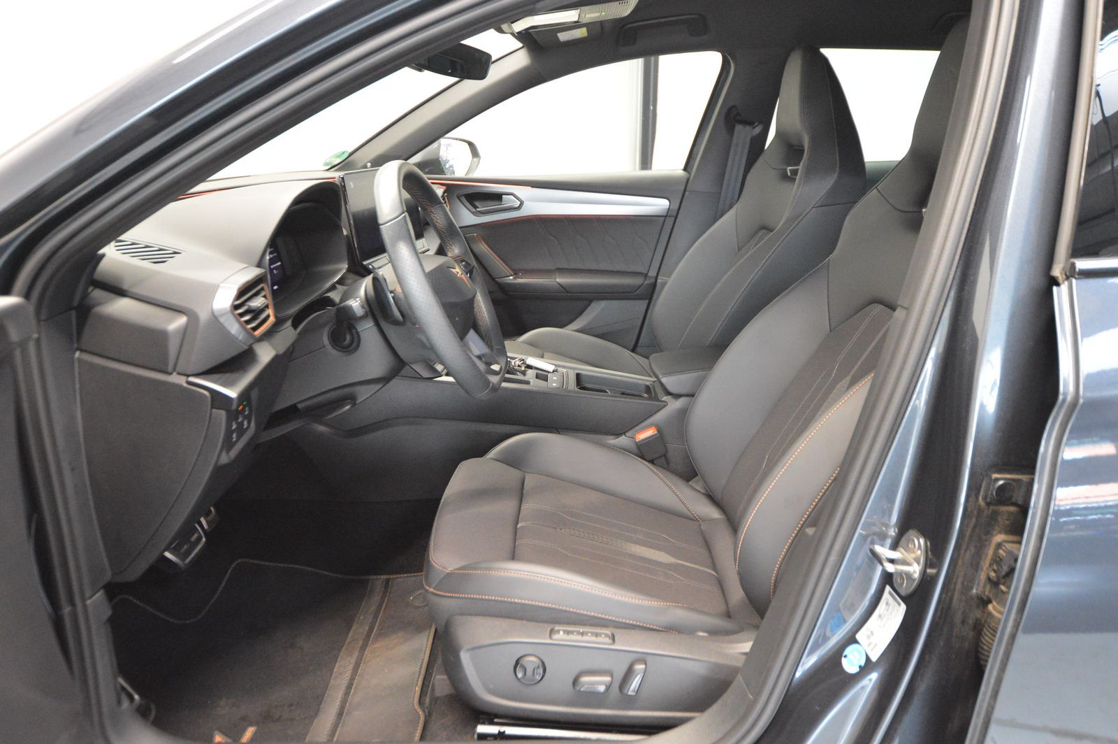 Cupra Leon Sportstourer 1.4 e-HYBRID VZ - Samsaru's Car Outlet