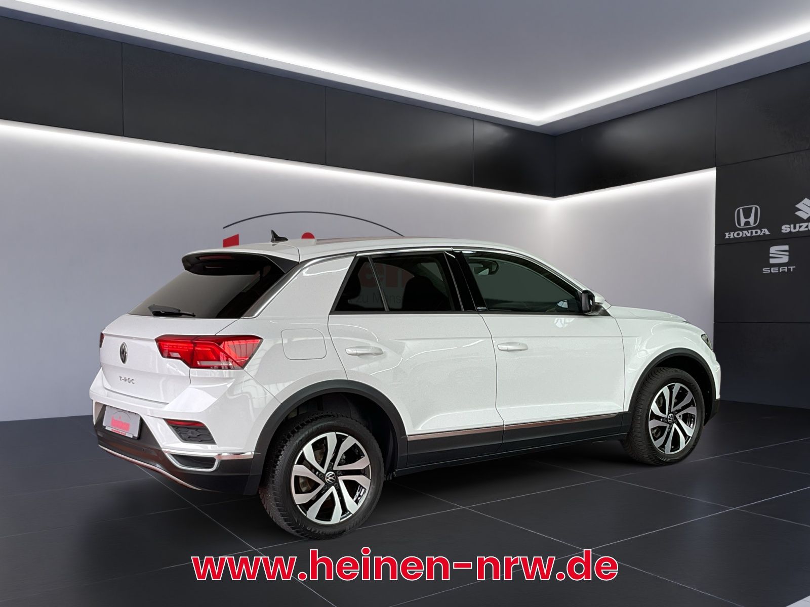 Volkswagen T-Roc 1.5 TSI DSG Active - Samsaru's Car Outlet
