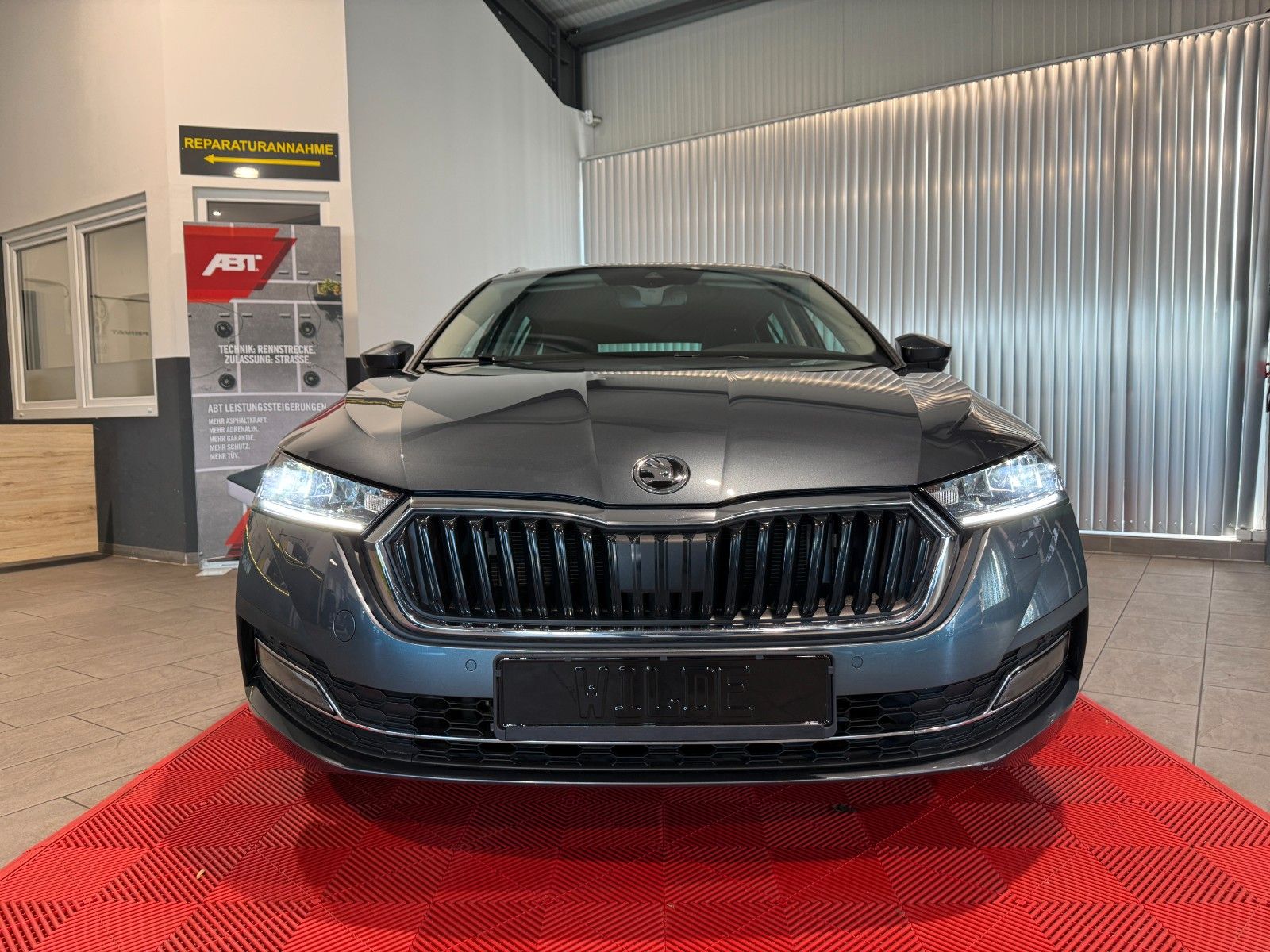 Skoda Octavia Combi First Edition iV - Samsaru's Car Outlet
