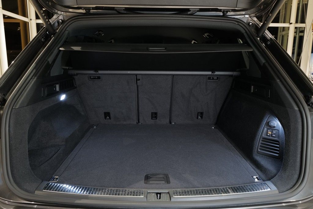 Volkswagen Touareg 3.0TDI R-Line - Samsaru's Car Outlet