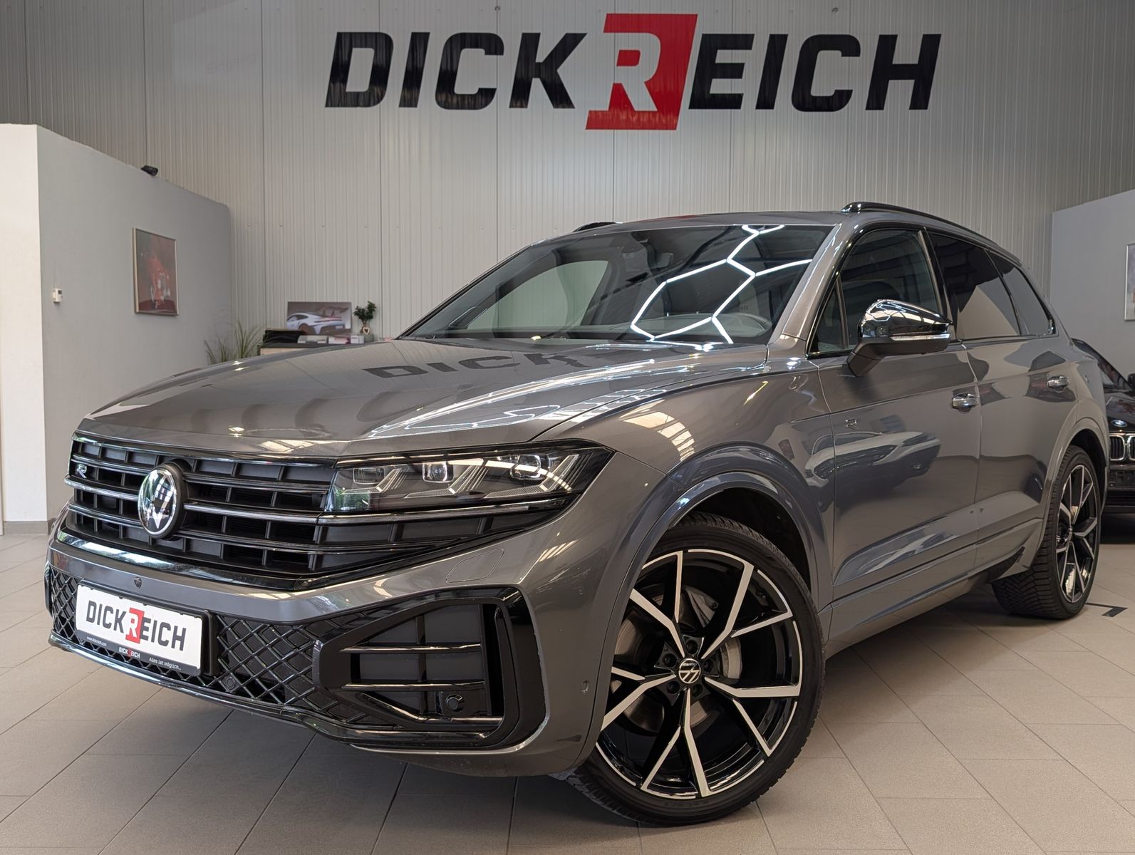 Volkswagen Touareg 3.0TDI 4M R-Line VOLL Black 22" UPE 114T
