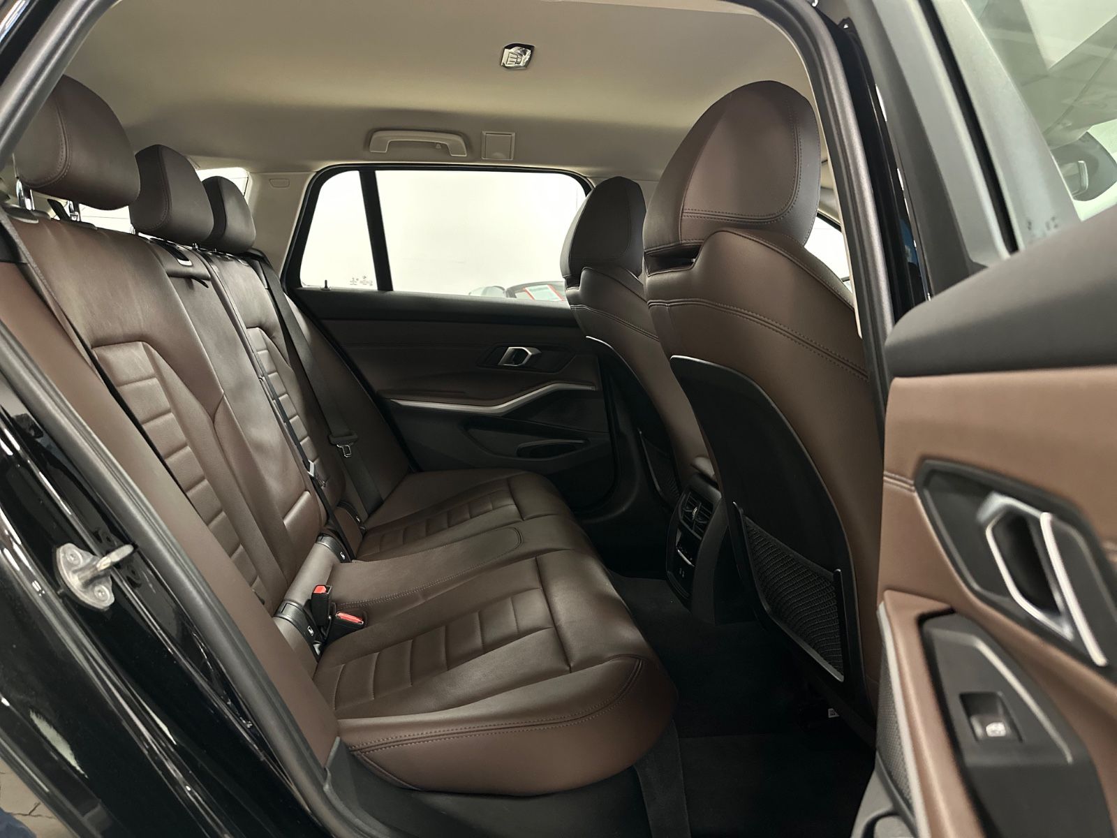BMW 320d LivCP+ - Samsaru's Car Outlet