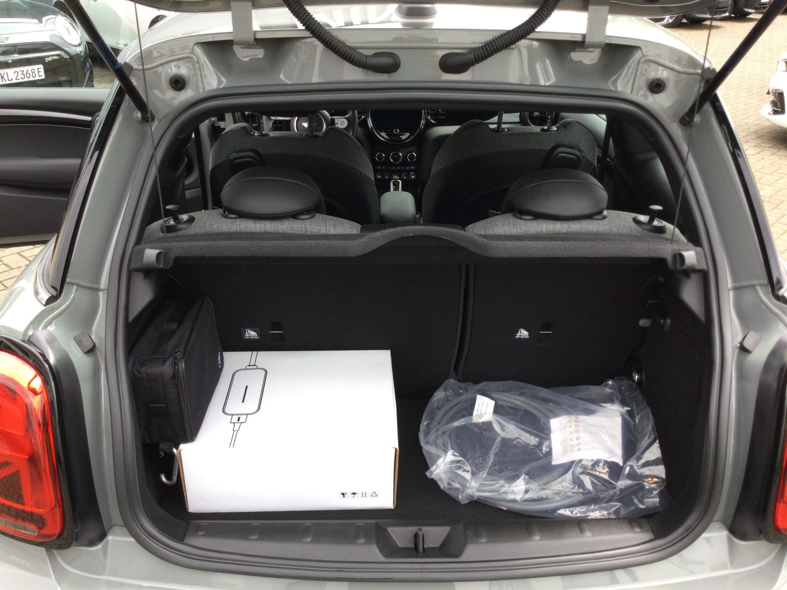 MINI Cooper SE CLASSIC - Samsaru's Car Outlet
