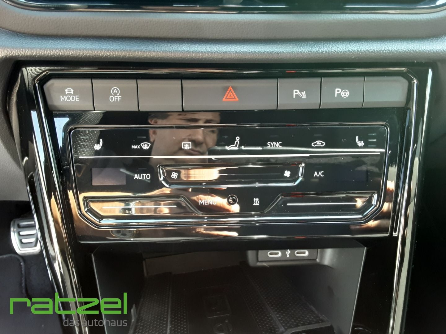 Volkswagen T-Roc R-Line - Samsaru's Car Outlet
