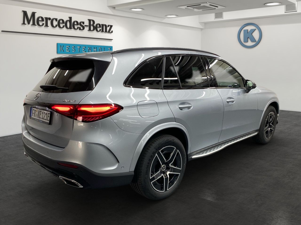 Mercedes-Benz GLC 300 e 4Matic AMG+AHK+PANO+KEYLESS+DIGITAL