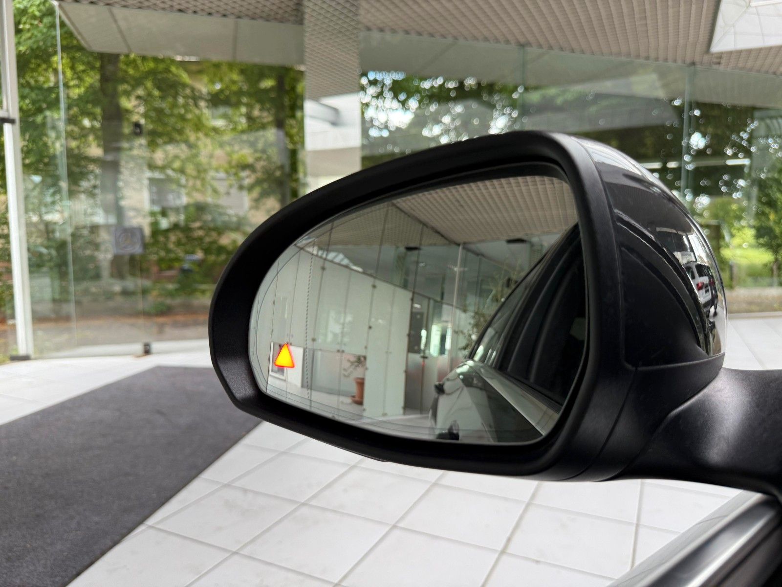 Mercedes-Benz C 300 e AMG - Samsaru's Car Outlet