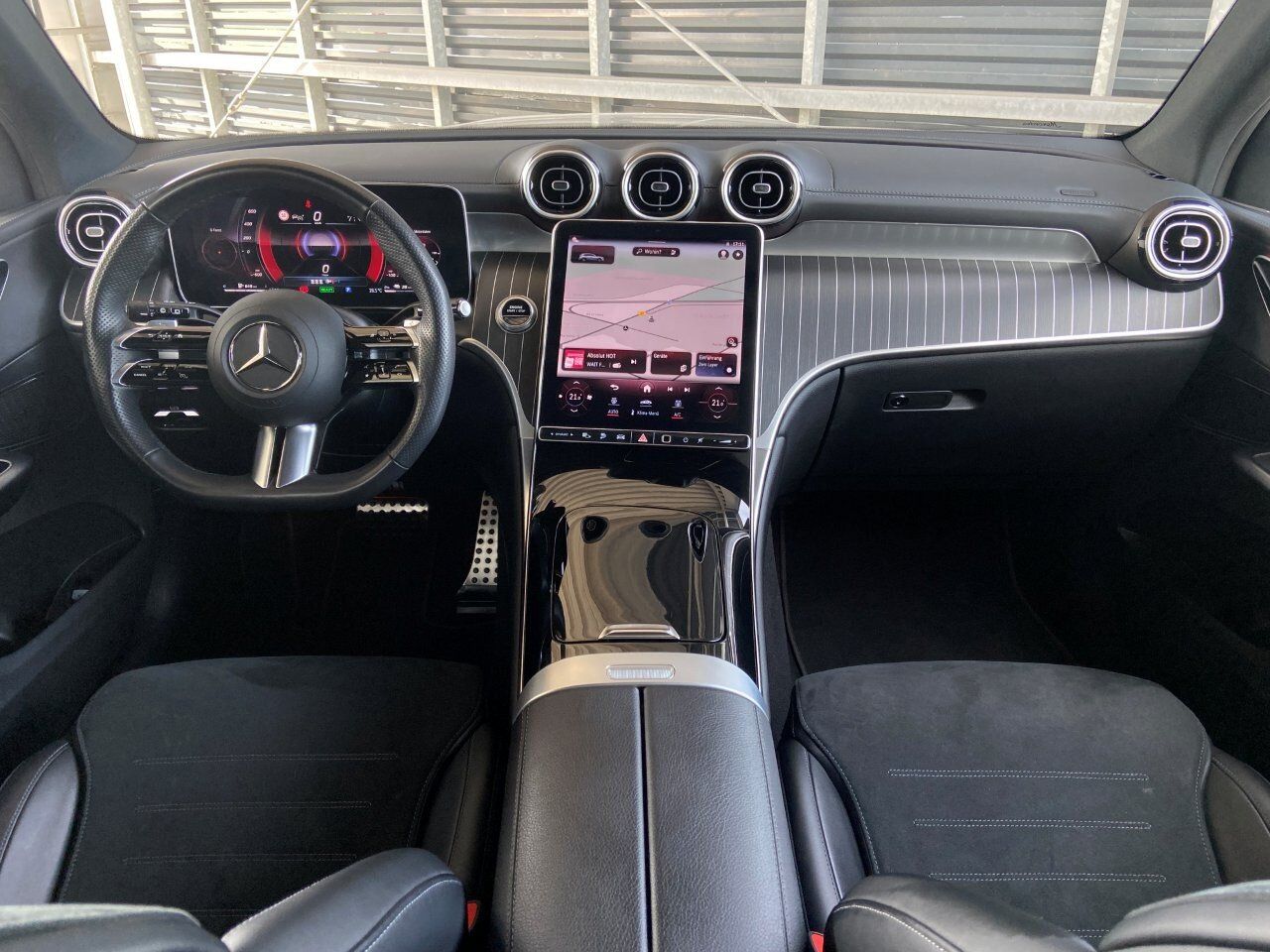 Mercedes-Benz GLC 300 e 4M AMG-Premium+AHK+Pano+Distronic+Keyl