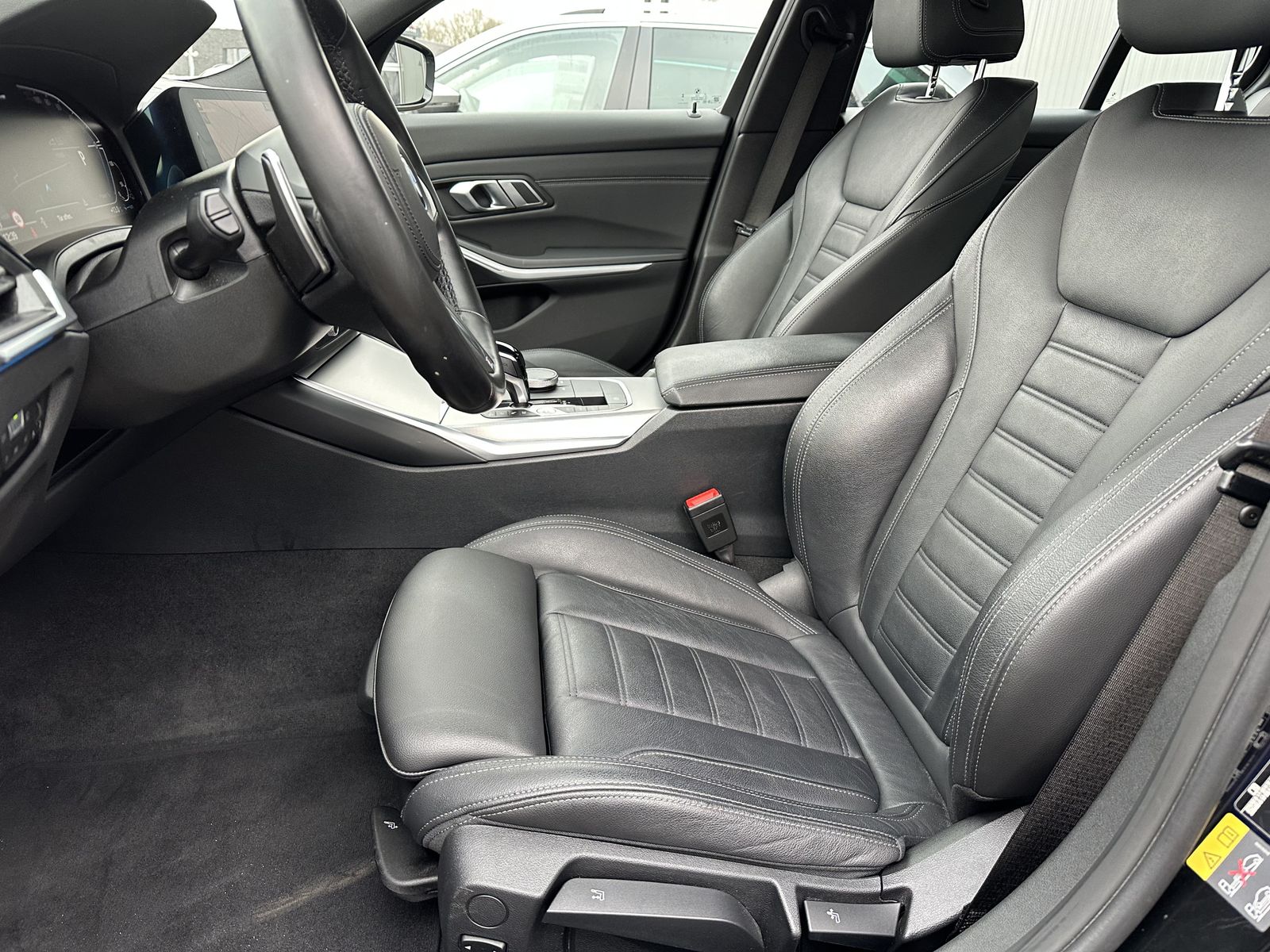 BMW 330e xDrive M-Sport NAV+LASER+360°+HEAD-UP+19ZO