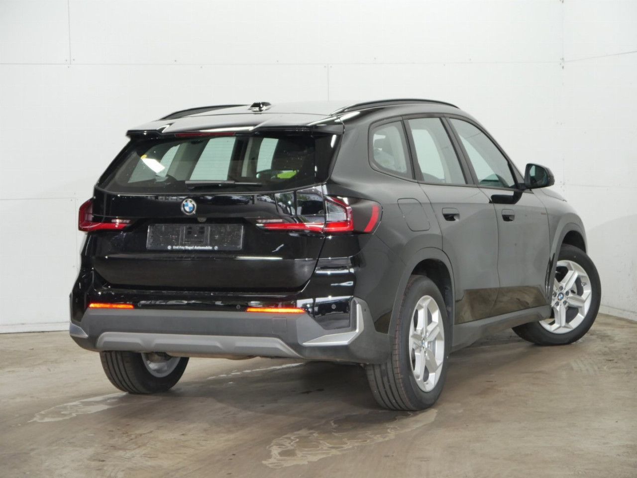 BMW X1 xDrive20d DAProf PA+ HUD LCProf KomZug St+Go" → "BMW X1 xDrive20d - Samsaru's Car Outlet