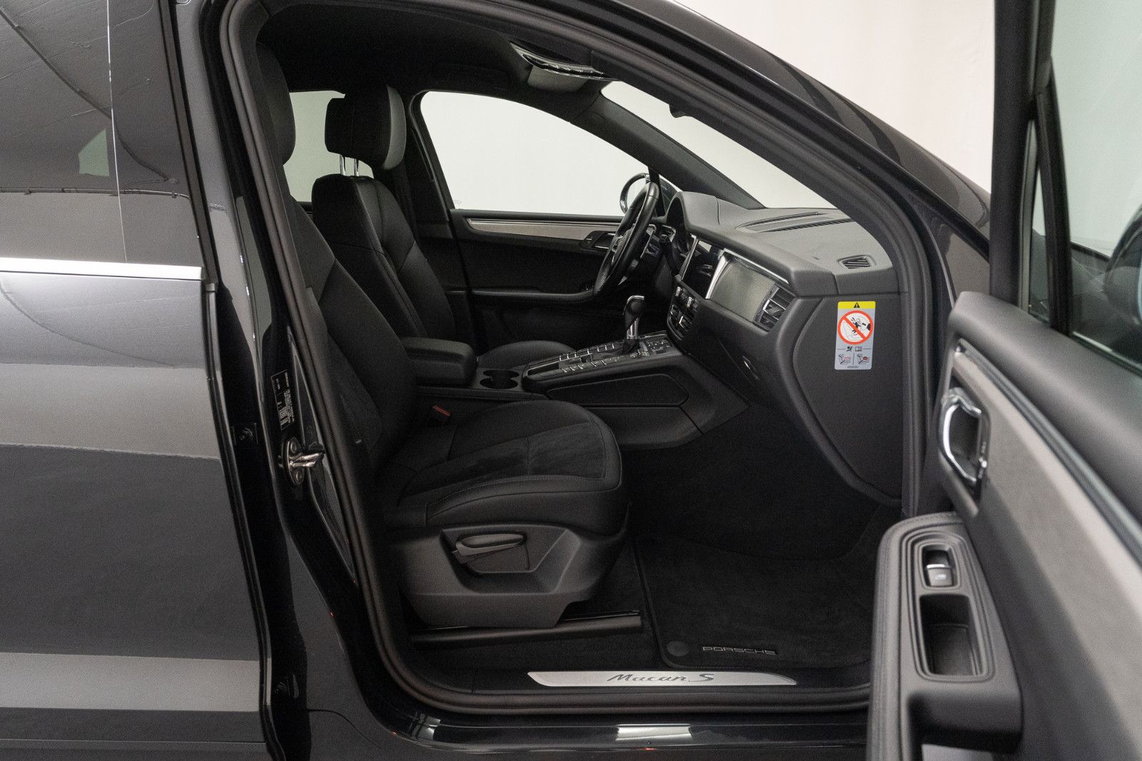 Porsche Macan S - Samsaru's Car Outlet