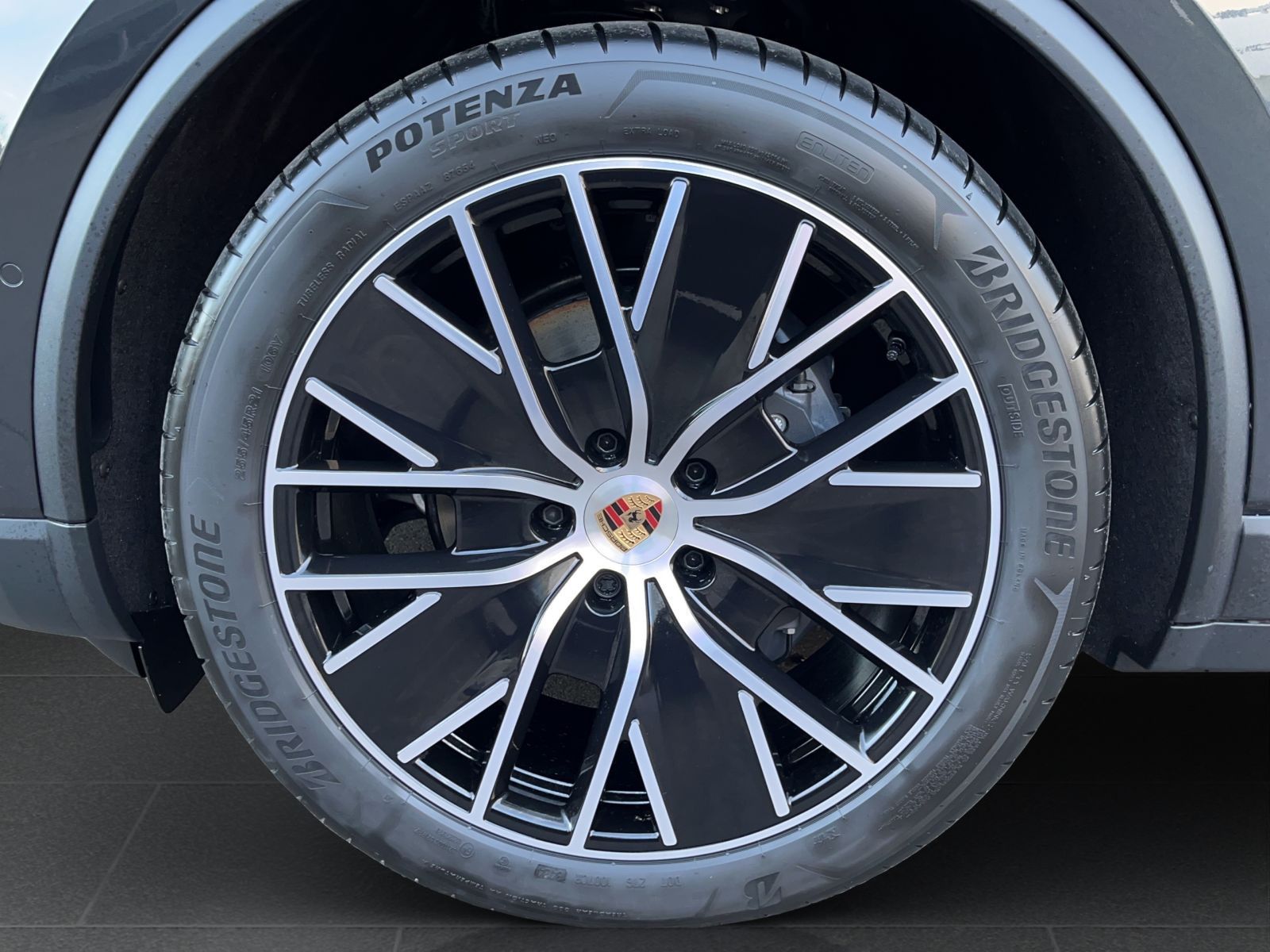 Porsche Macan 4 - Samsaru's Car Outlet