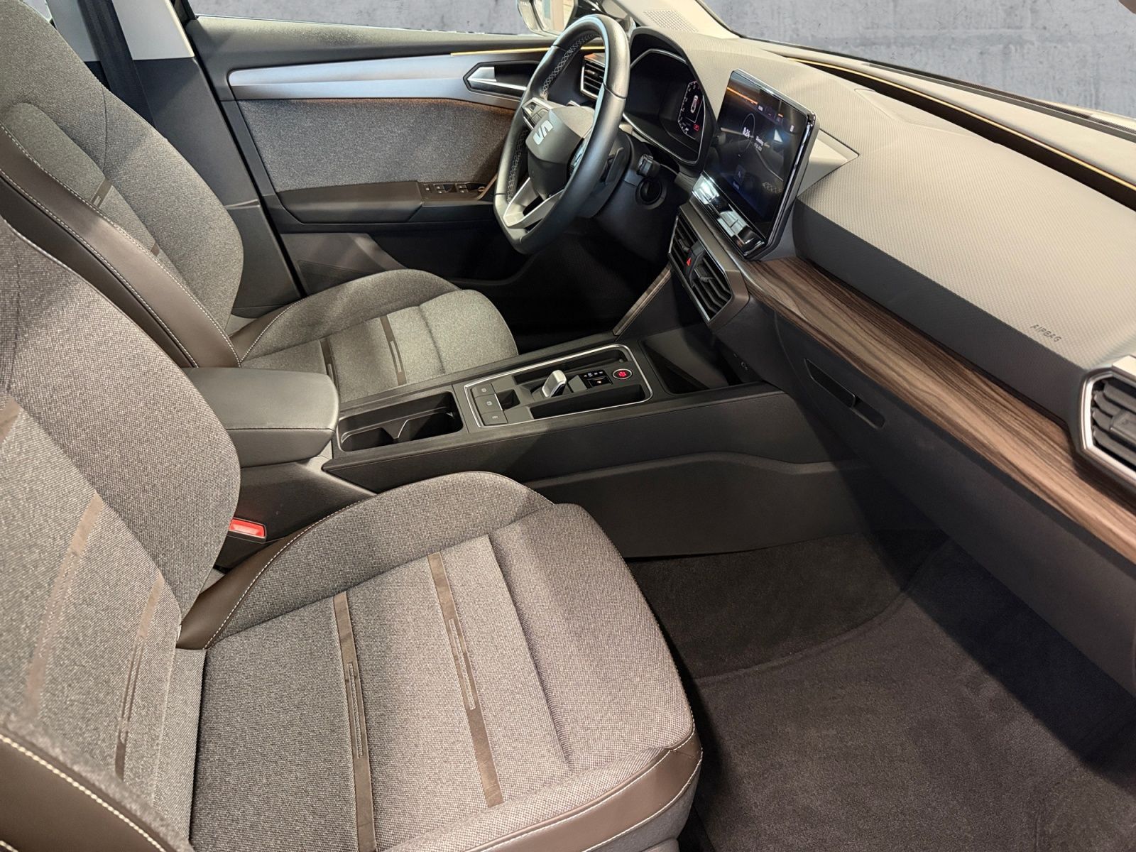 Seat Leon ST 2.0TDI DSG XCELLENCE LED+NAV+APP+SHZ+AHK