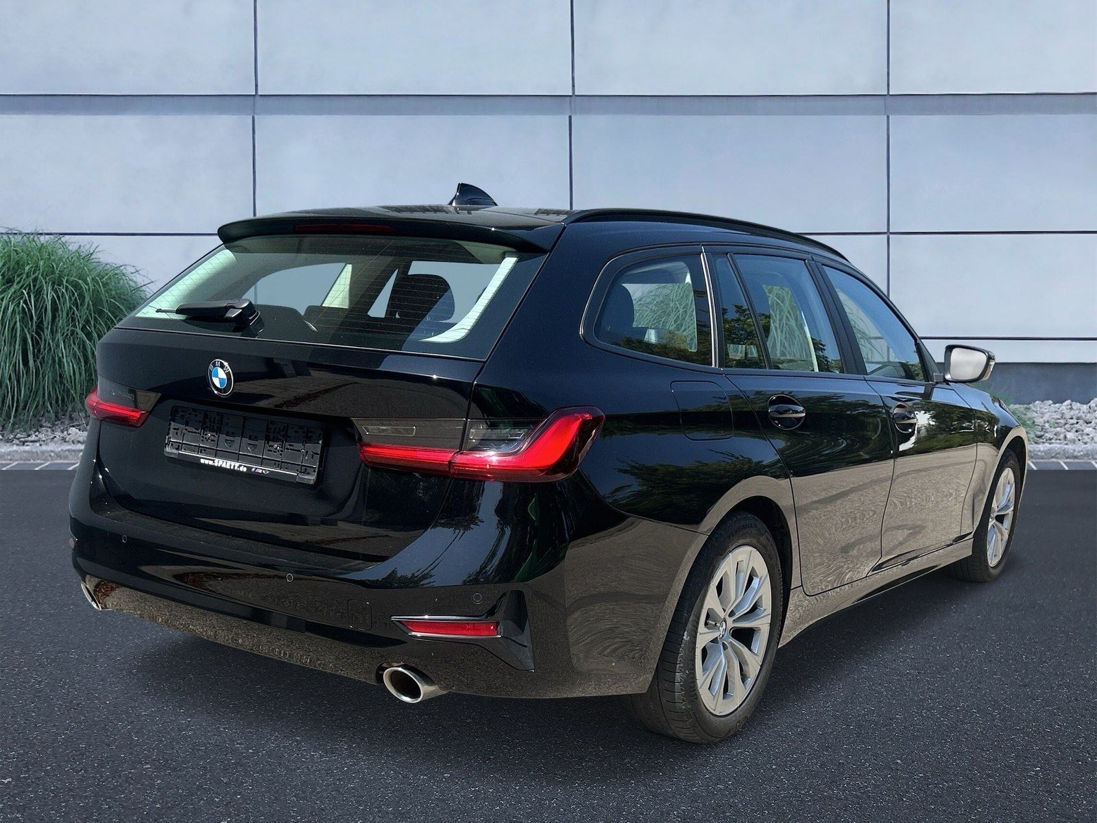 BMW 318i Touring - Samsaru's Car Outlet