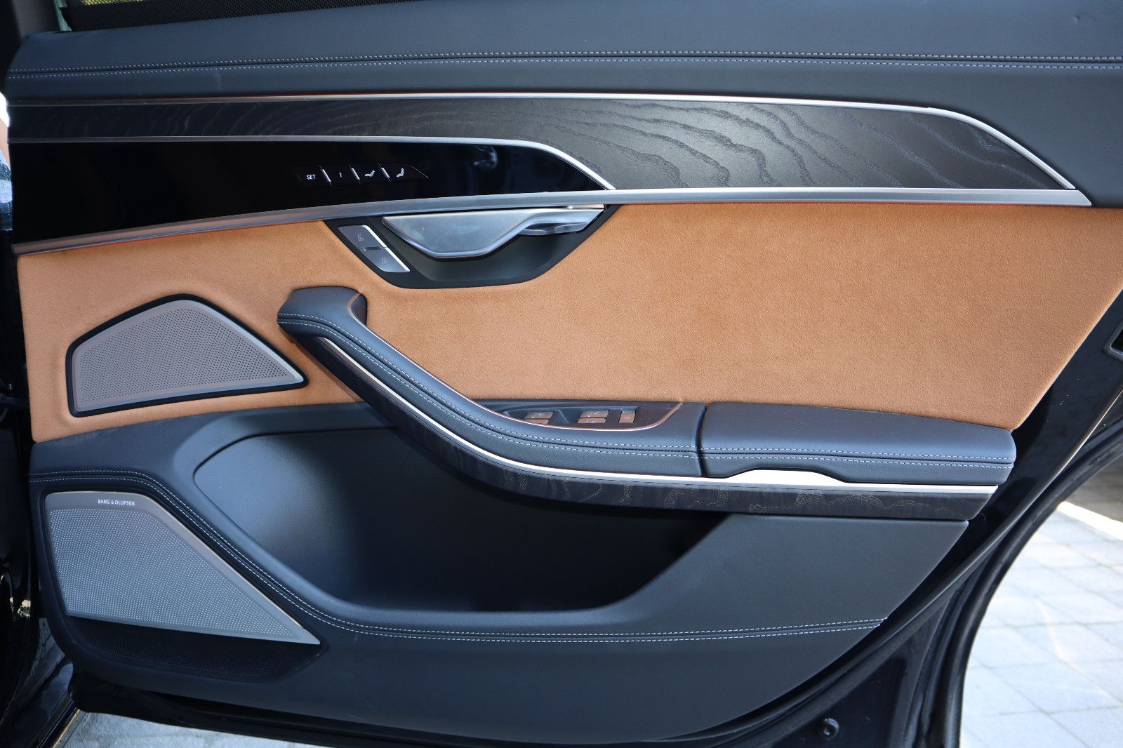 Audi A8L 60 TFSIe lang exclusive - Samsaru's Car Outlet
