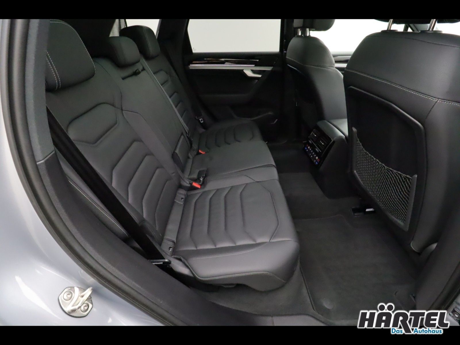 Volkswagen Touareg Elegance eHybrid 3.0 V6 TSI Tiptronic - Samsaru's Car Outlet