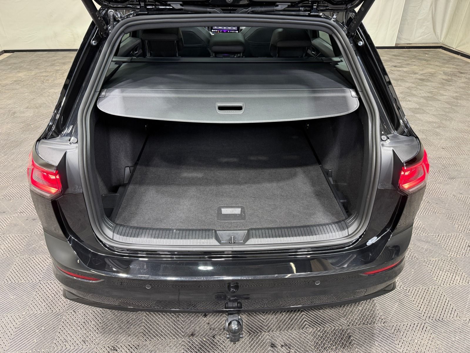 Volkswagen Golf Variant R-Line 2.0 TSI DSG 4M Black Style