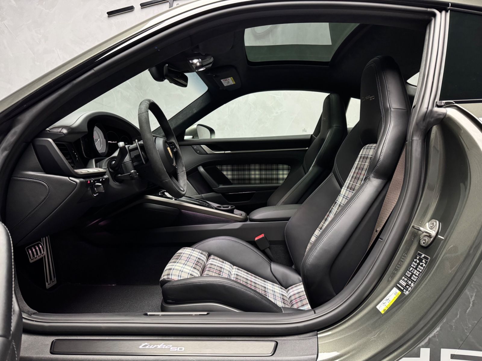 Porsche 992 Turbo50 HERITAGE BLANCO COC PY25