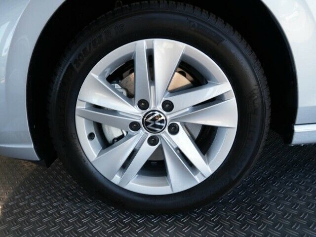 Volkswagen Golf VIII Life - Samsaru's Car Outlet