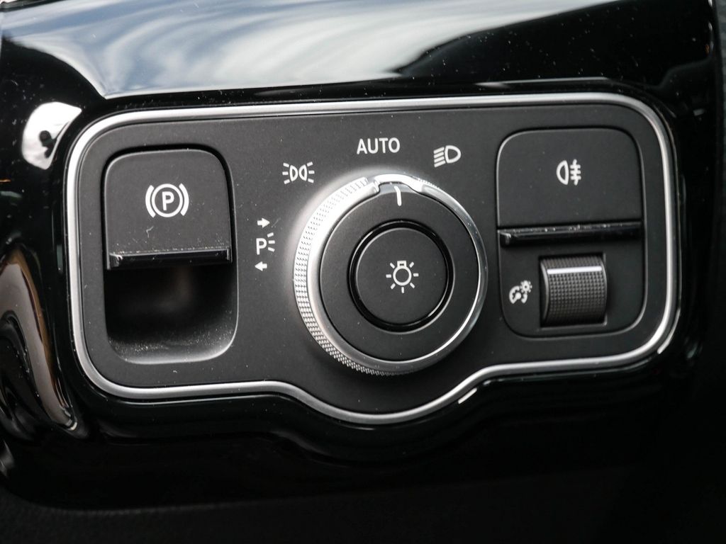 Mercedes-Benz CLA 220 4MATIC Coupé - Samsaru's Car Outlet
