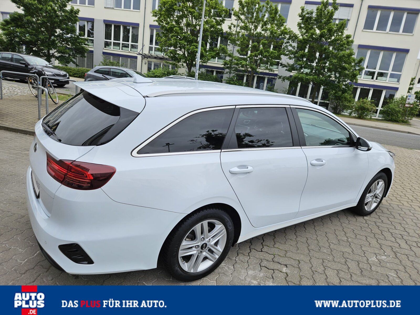 Kia Ceed SW 1.4 Attract - Samsaru's Car Outlet